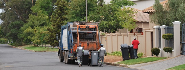 Refuse truck