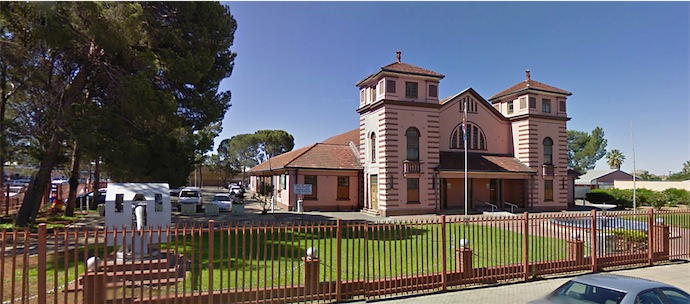 This lovely old building is the DeAar Town Hall and is situated in the Pixley Ka Seme District and is across the road from the Emthanjeni Local Municipality on Voortrekker Road